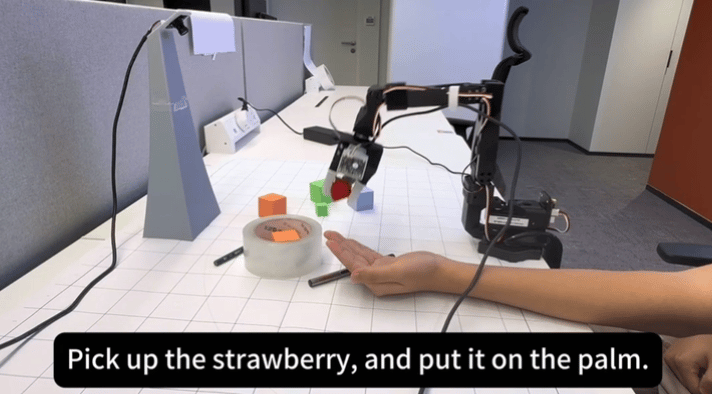 阿里达摩院用 1200 万第一视角视频打底,新成果 RynnVLA-001 大幅碾压主流模型!图5