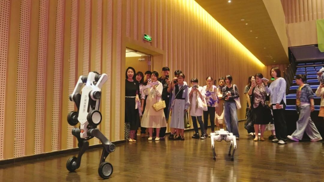云栖大会、数贸会、戏剧节,云深处科技机器狗多场合惊艳亮相!图14
