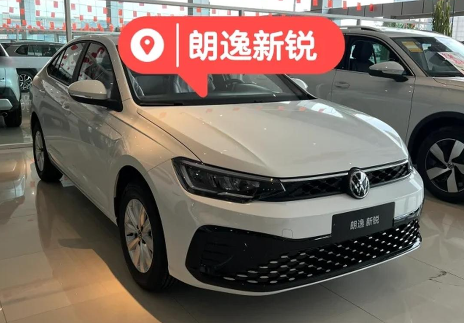 大众打响降价“第一枪”，从15万降至5.6万，喝92油1公里才4毛，月销25249台，还看啥比亚迪秦L？图12