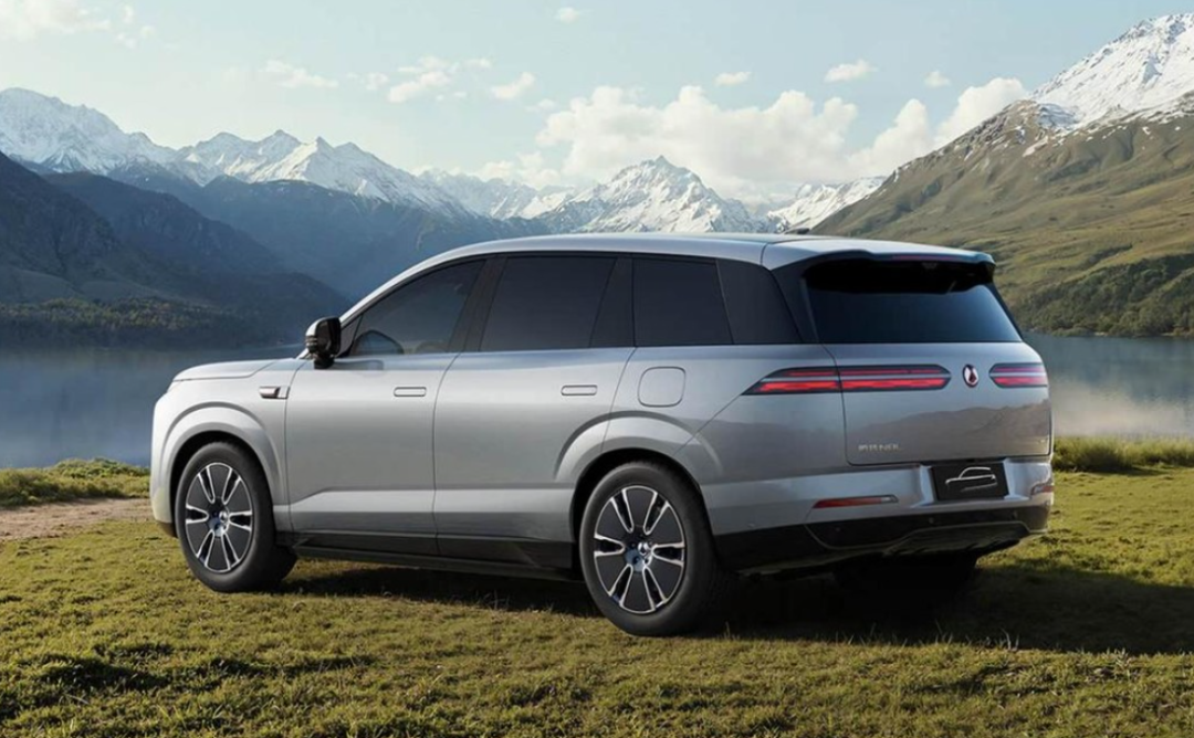 比亚迪豁出去了！推出大型6座SUV，云辇+三电机，3.9秒破百，续航1300km，要火了！图2