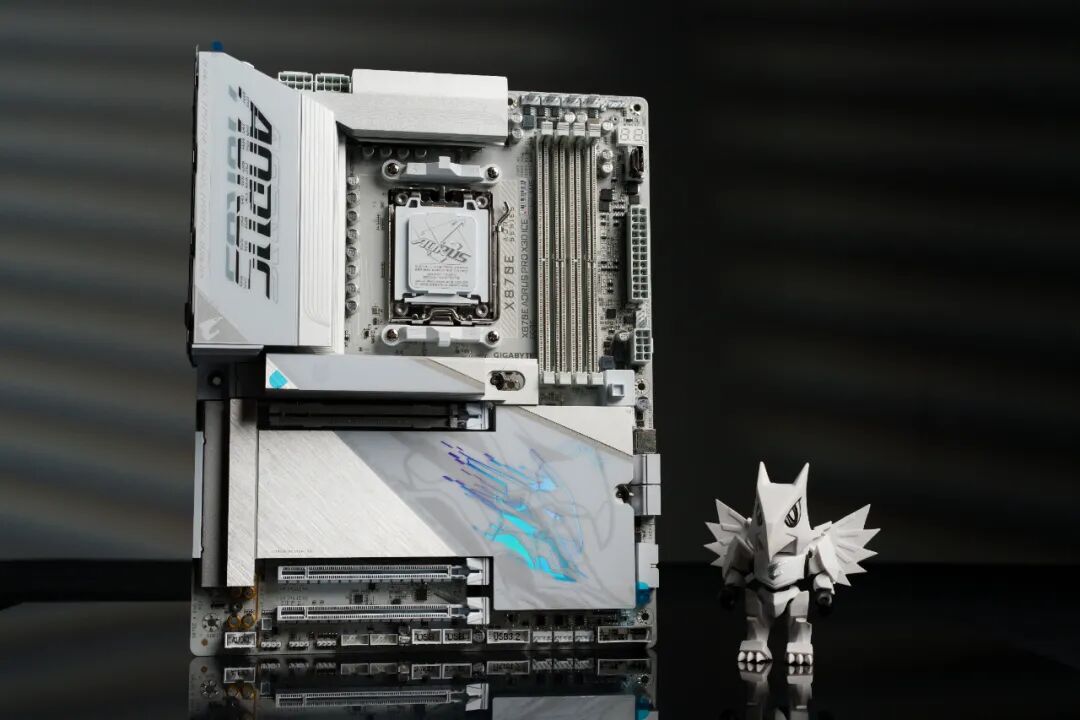 【八测】用心的“中期升级改款”，技嘉 X870E AORUS PRO X3D ICE评测图3