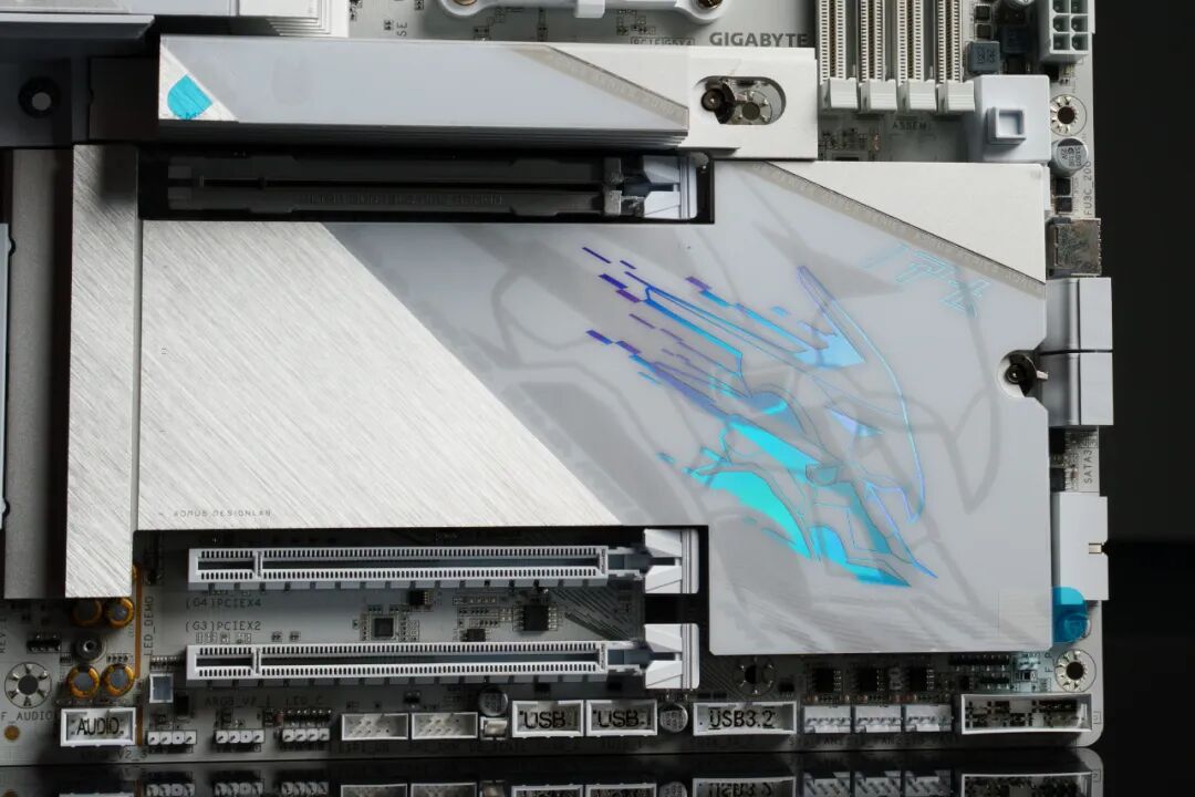 【八测】用心的“中期升级改款”，技嘉 X870E AORUS PRO X3D ICE评测图8