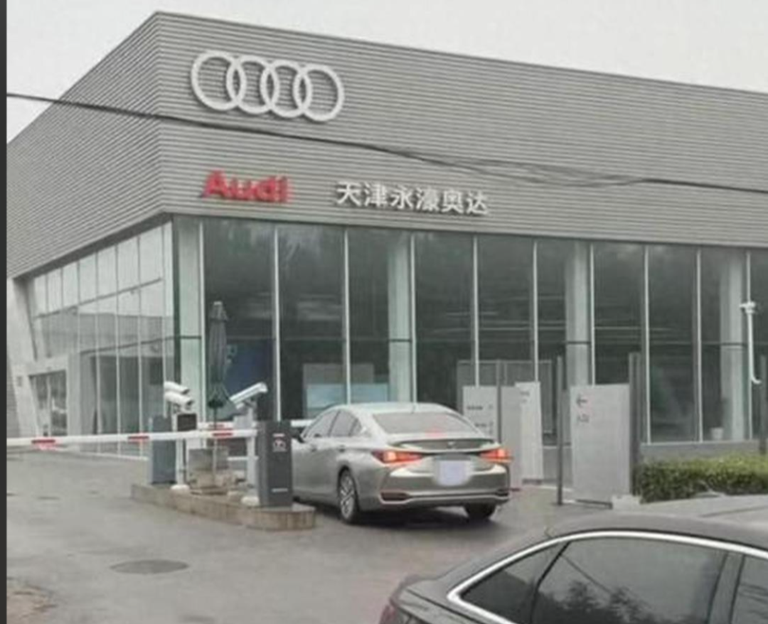 发现一个奇怪现象：四千家4S店退网，燃油车的好日子到头了？毕竟连丰田都开始关店了！图9