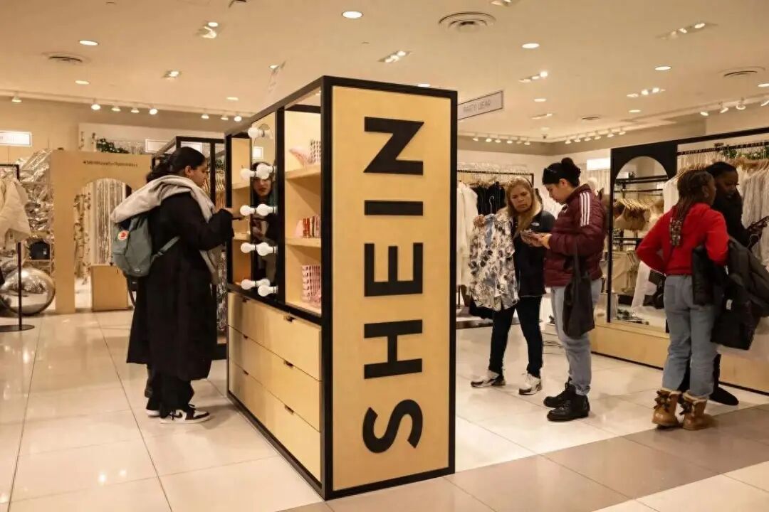 小米 17 系列销量超百万；苹果新产品泄密源头疑为越南工厂；低价版 model Y 现身官网代码 | 极客早知道图8