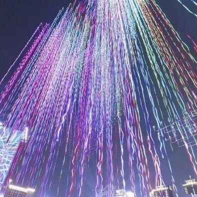 无人机编队飞行表演的艺术：技术深度与实践广度的双重考验