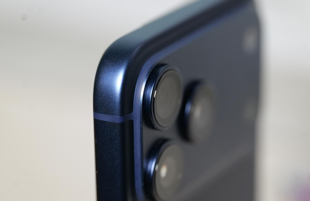 iPhone被安卓机秒了？小米 17 Pro Max、VIVO X300 Pro、iPhone 17 ProMax外观详细对比图8