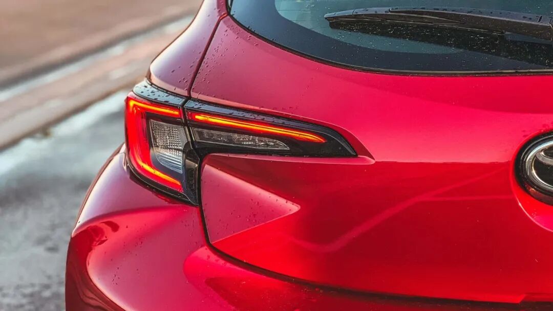 BMW和丰田赢麻了：不盲目All in电动车，反而成了赢家图13