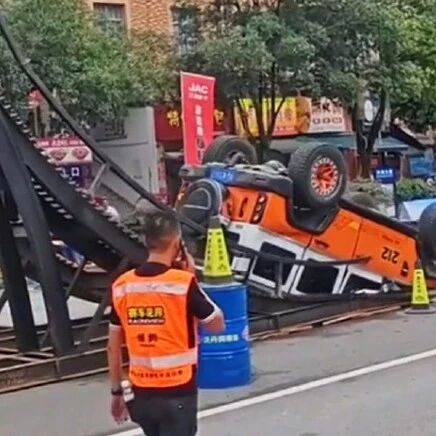 北汽212翻车，是民营企业，和北汽新能源不是一家！