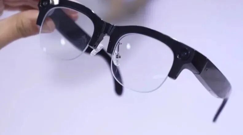 行业资讯I 苹果首款 Apple Glass 智能眼镜曝光,AI眼镜大降价成华强北消费新宠图11