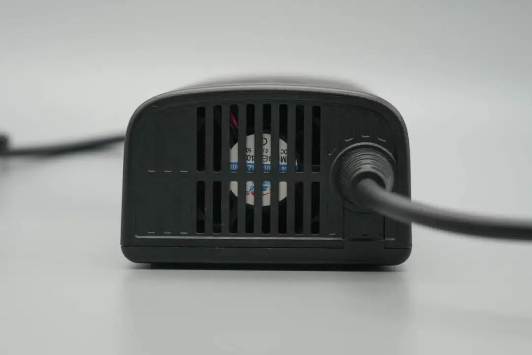拆解报告：雅迪72V氮化镓电动自行车充电器图8