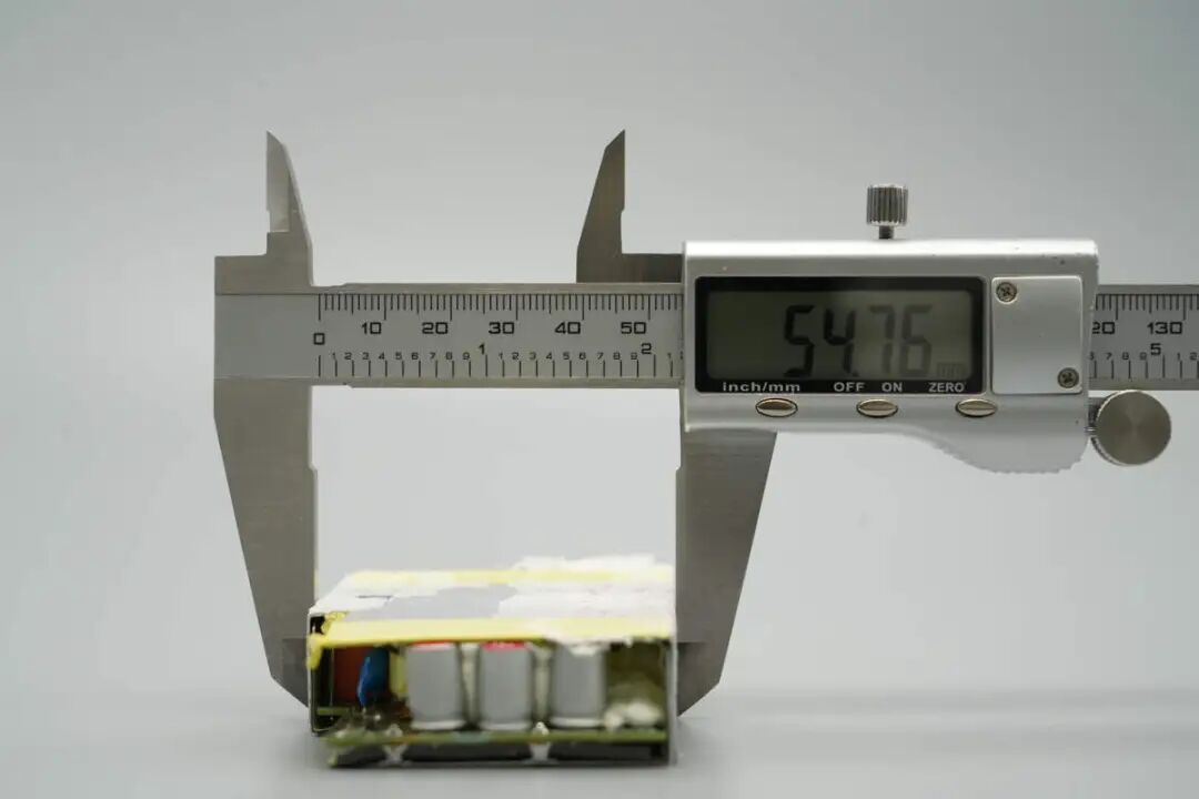 拆解报告：联想140W USB-C氮化镓电源适配器图21