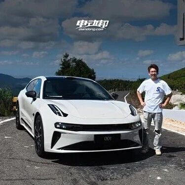 限时25.98万元起，全能猎装标杆再升级，焕新极氪001上市