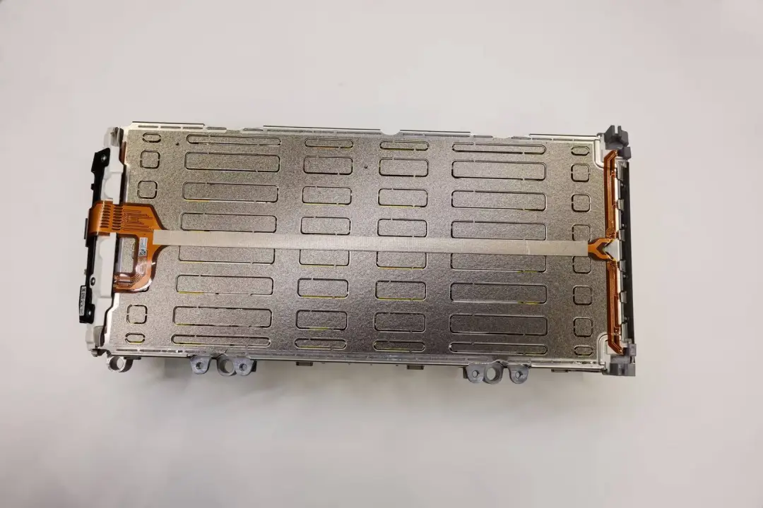 前 iPhone 设计师参与操刀，法拉利可能要造出史上最帅的电车了图6