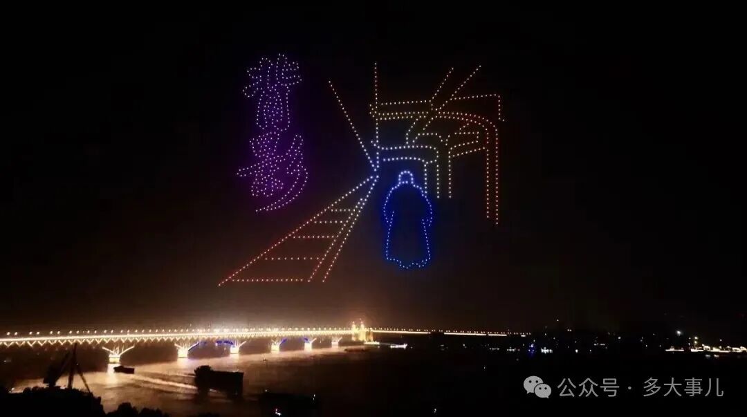 今晚,南京桥北800架无人机在天空中表演…图8