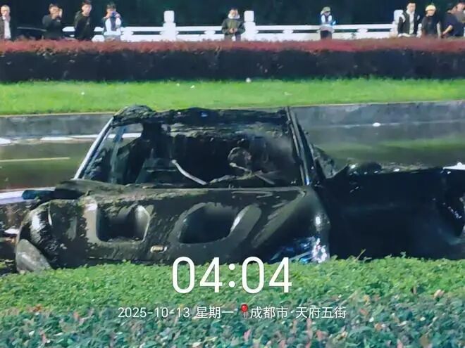 成都电动车事故，再现救援无法打开隐藏式门把手图4