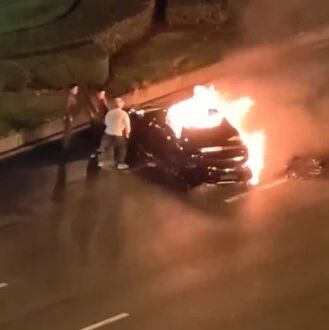 成都电动车事故：碰撞爆燃，电控车门断电无法打开！