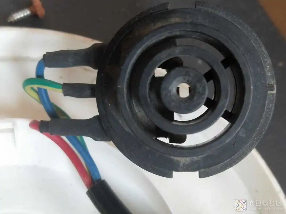 拆了一款烧水壶,温控器里竟然有两个耦合金属片,新知识又增加了一点~图23