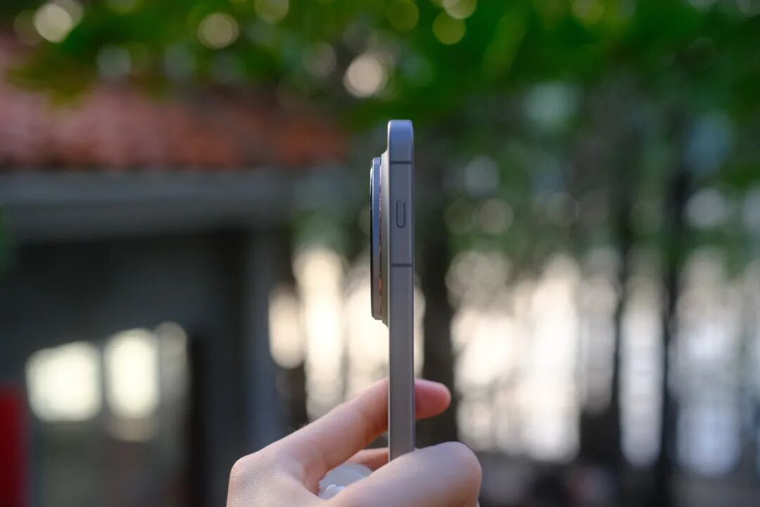用过vivo今天发布的新机，我感觉它比友商超大杯还猛图9