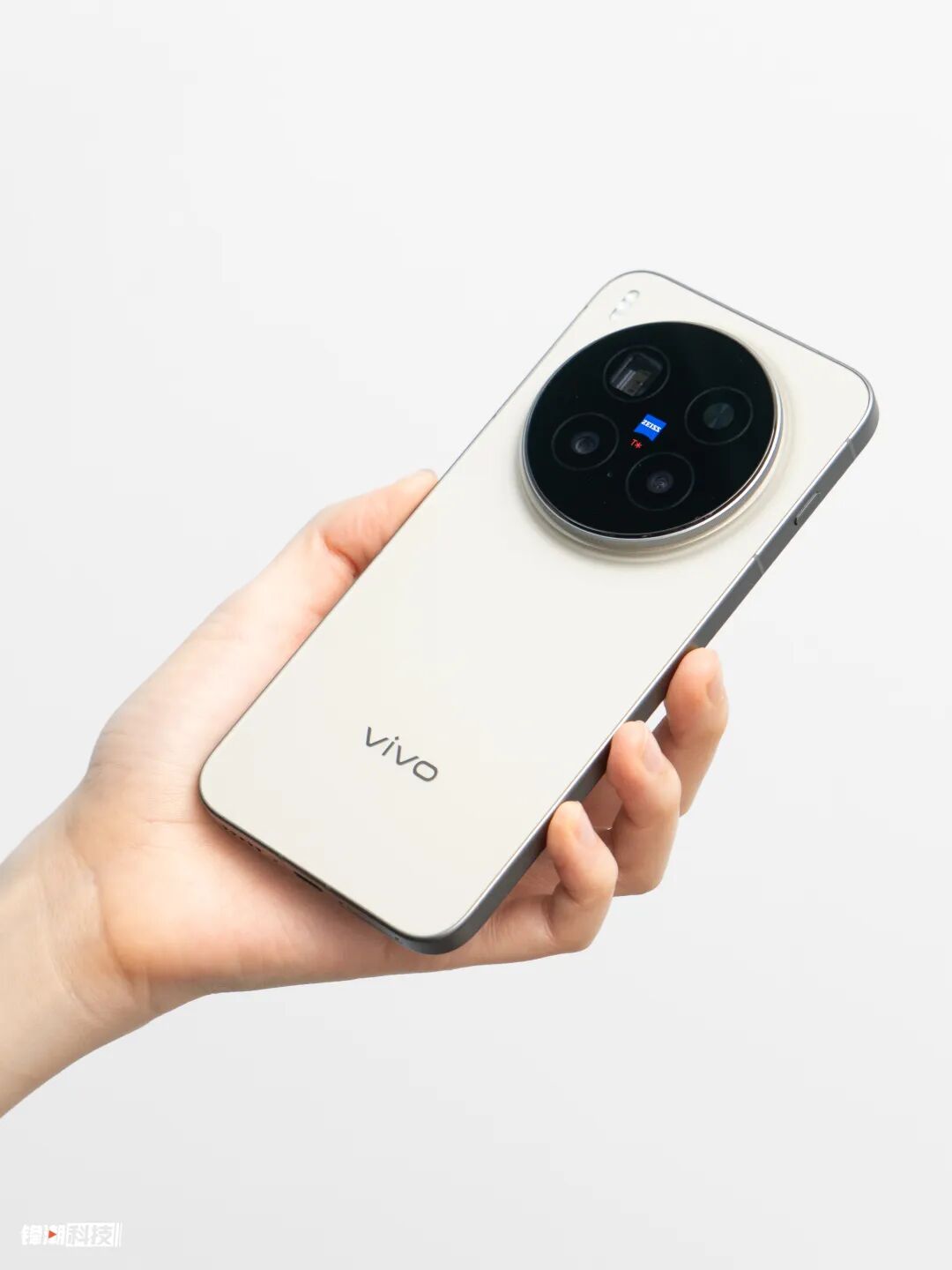用过vivo今天发布的新机，我感觉它比友商超大杯还猛图82