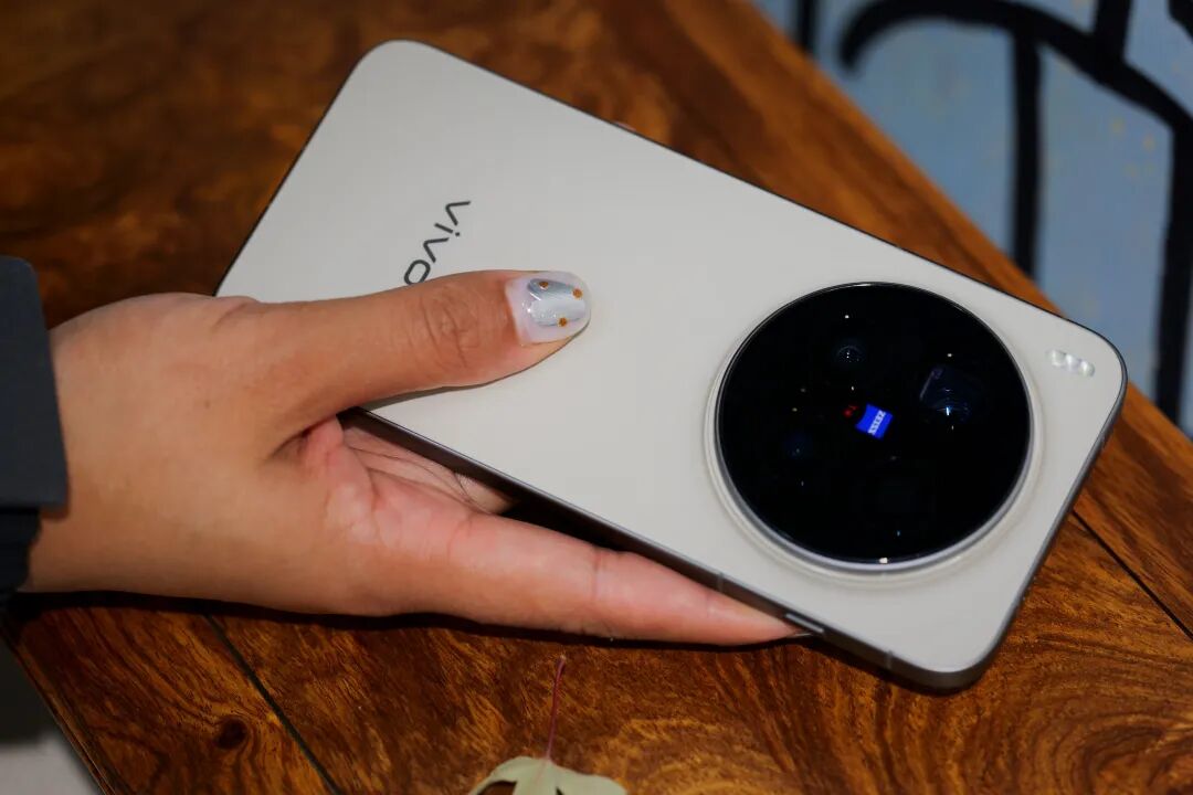 4399元起！vivo X300系列正式发布！真机上手、配置信息汇总及样张汇总！图8