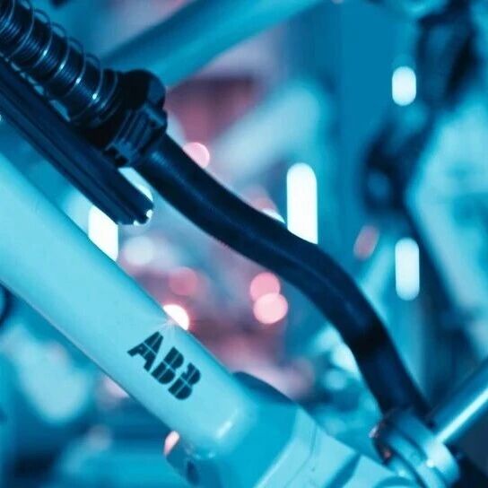 加大投资，ABB机器人超级工厂启用全新AI赋能自动化喷漆车间
