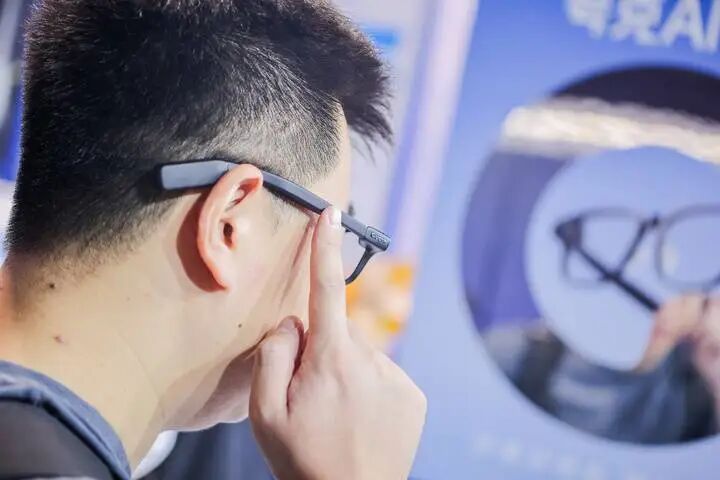 从 Meta 拆解、苹果眼镜爆料,看「不科幻但好用」的 AR 眼镜|硬哲学图21