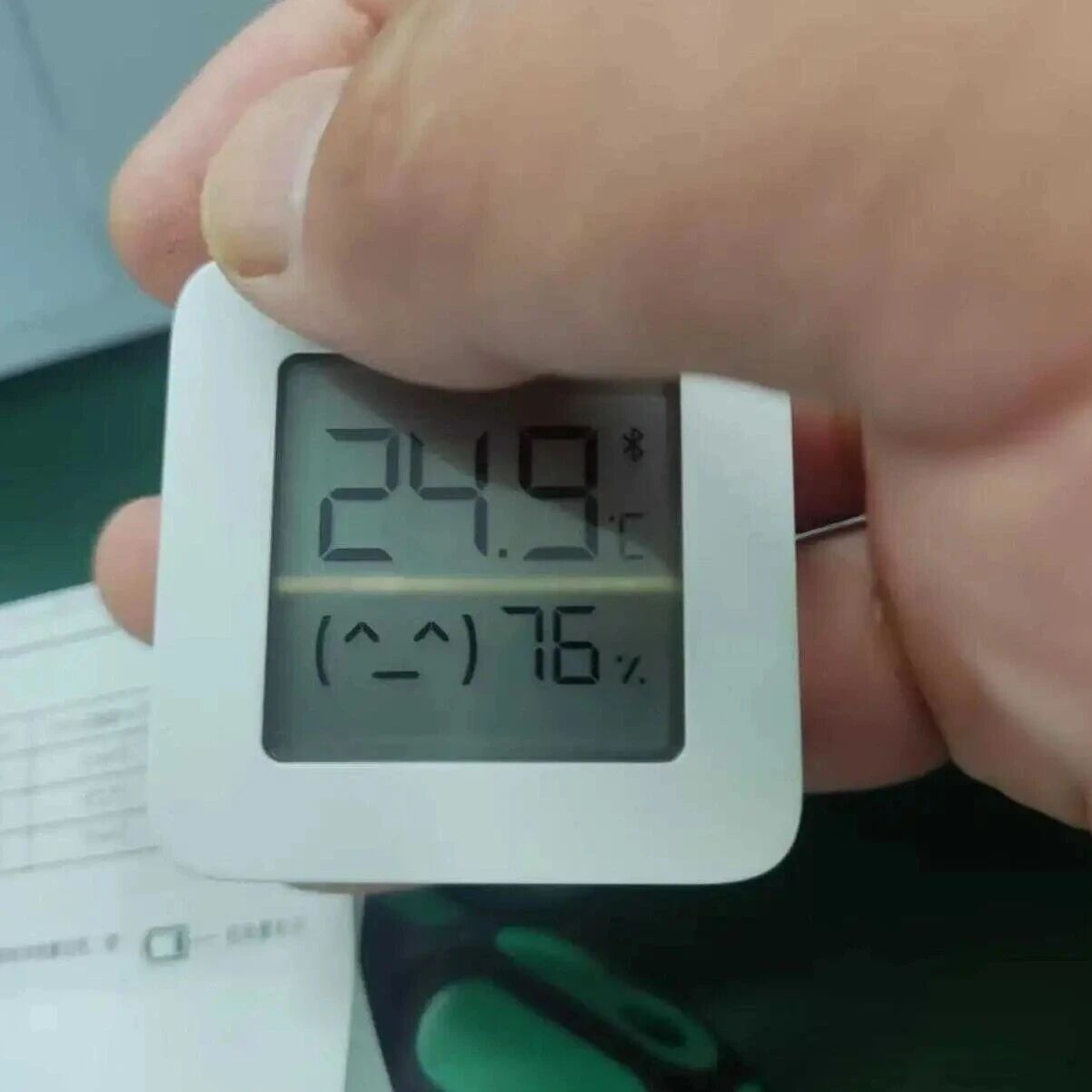 拆解小米米家蓝牙温湿度计：看看内部做工与芯片方案！