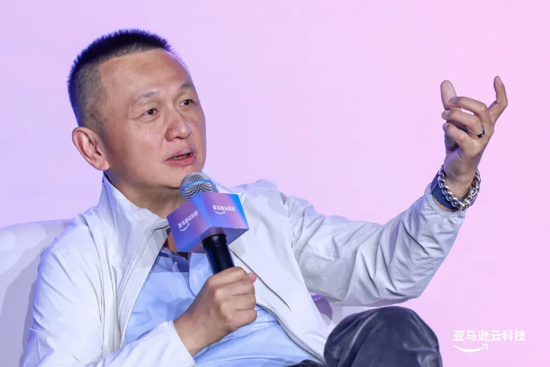 张鹏对谈朱啸虎、储瑞松、傅盛:Agentic AI 时代,不要什么东西都自己闷头做图4