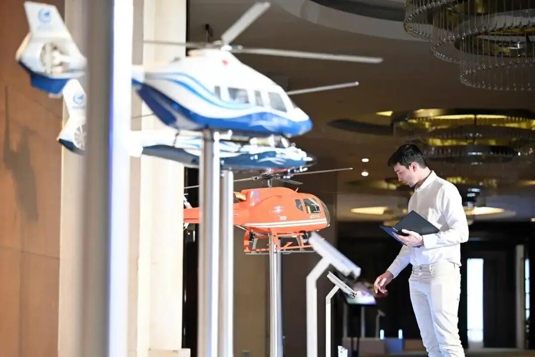 2025中国直升机发展论坛在津举行，共绘低空经济新蓝图图5