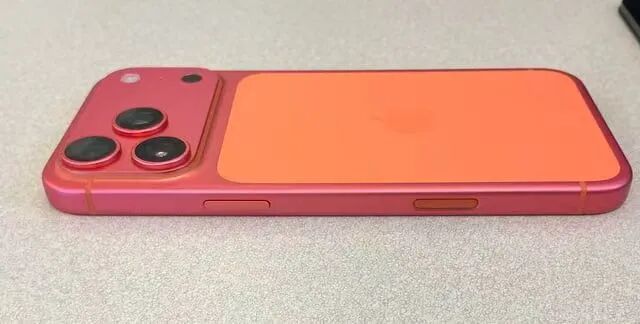 iPhone17ProMax突然褪色变红，把果粉气炸了！图5