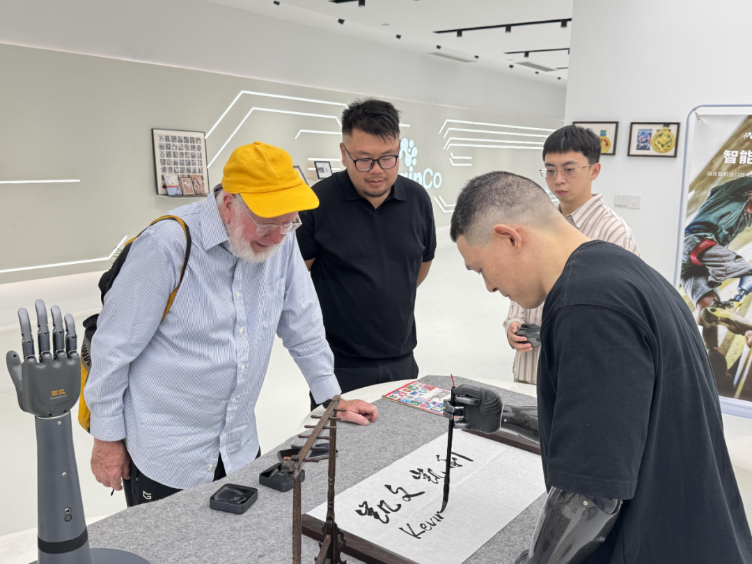 凯文·凯利到访强脑科技:当“科技预言家”遇见脑机接口图5