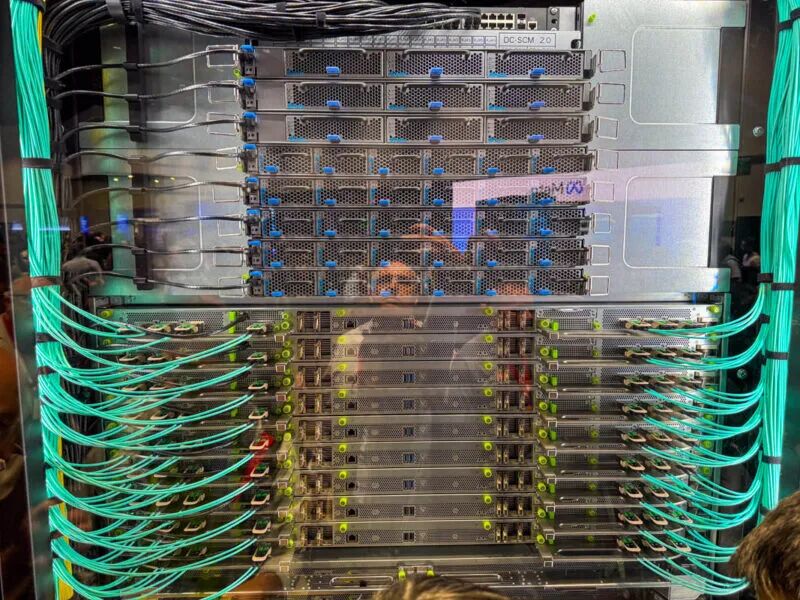 AMD Helios 机架,首次曝光图3