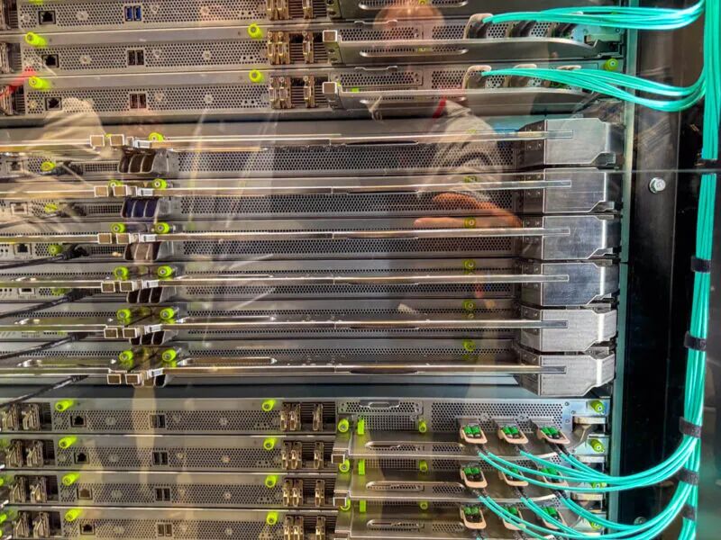 AMD Helios 机架,首次曝光图5