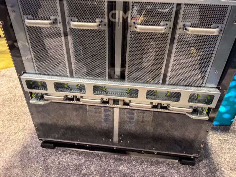 AMD Helios 机架,首次曝光图9