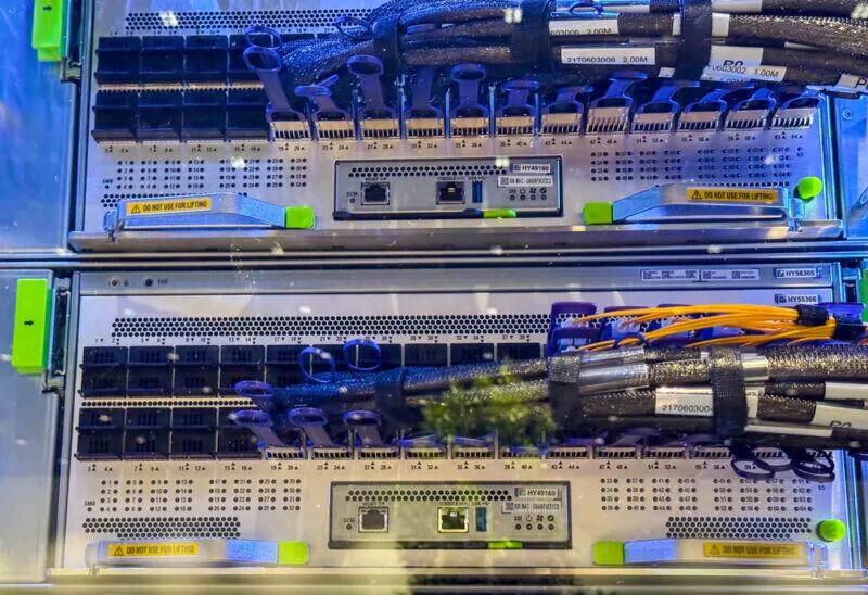 AMD Helios 机架,首次曝光图12