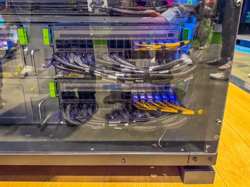 AMD Helios 机架,首次曝光图18