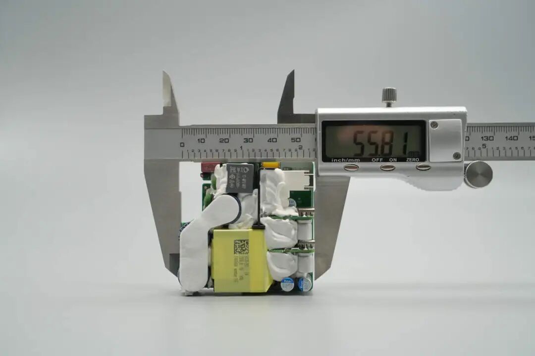 拆解报告：vivo 120W 2C1A多口氮化镓快充充电器图24