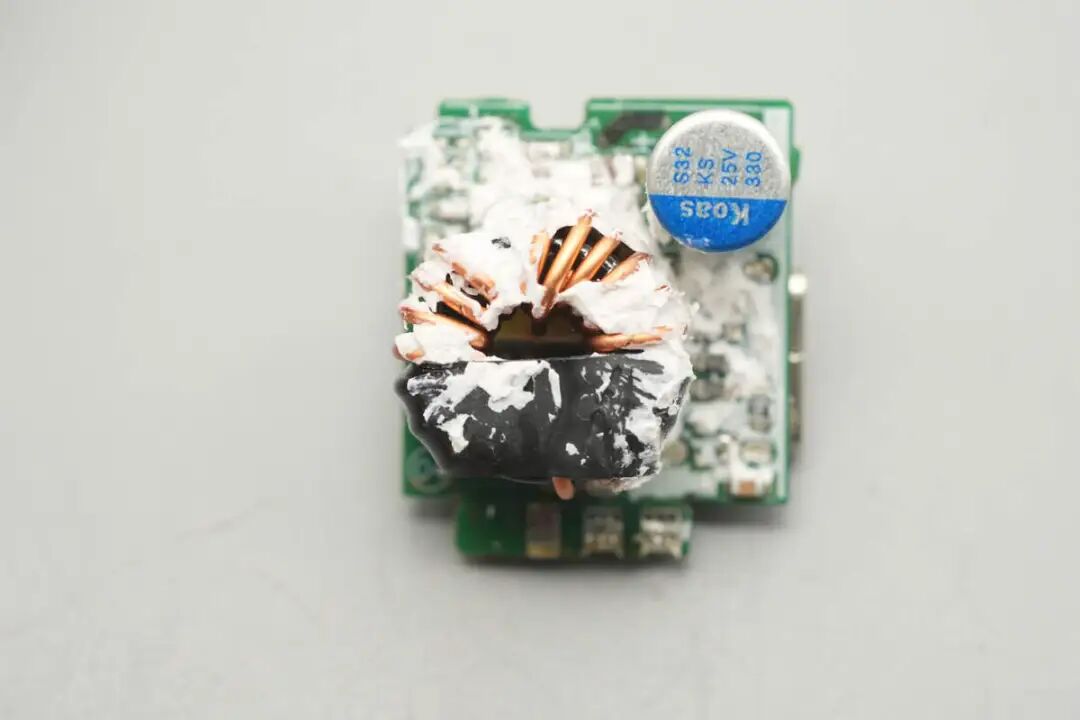 拆解报告：vivo 120W 2C1A多口氮化镓快充充电器图67