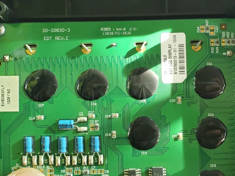 拆了台全球领先的热泵系统控制面板,看看都用了哪些元器件?有7颗牛屎~~图13