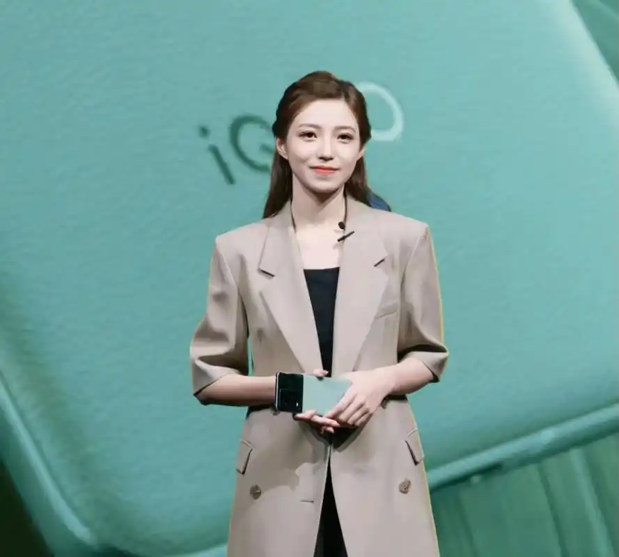 “最美产品经理”宋紫薇,创业AI硬件首款产品曝光图1