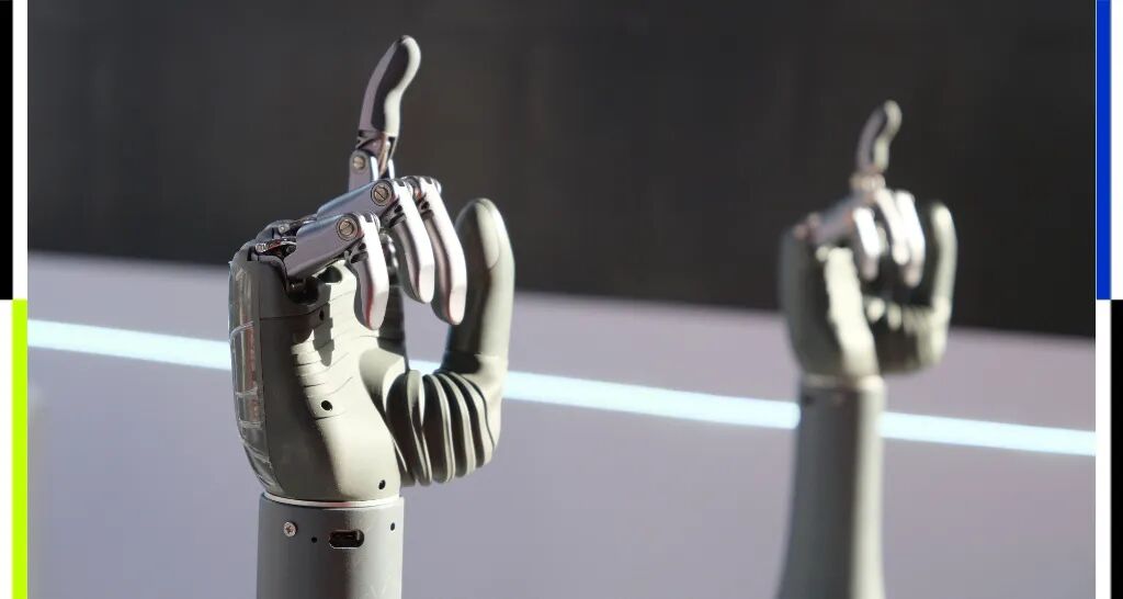 发布对标特斯拉的「臂手一体」新品，灵巧手公司星际光年完成Pre-A轮融资丨36氪首发图1