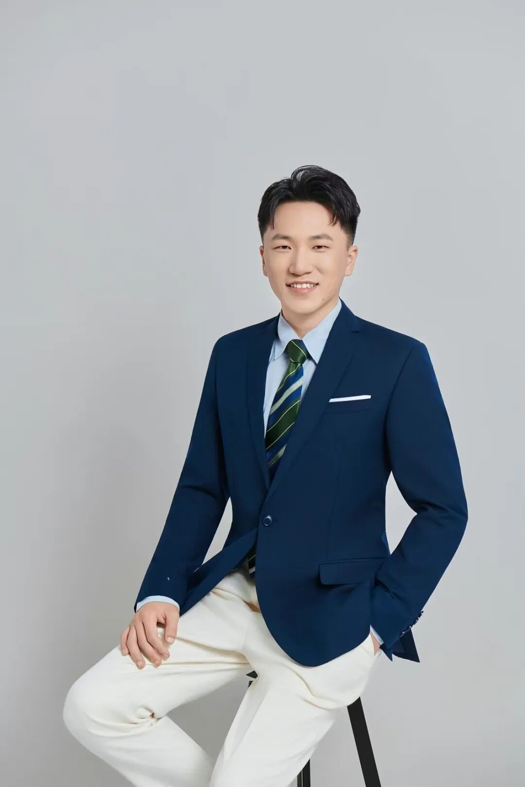 发布对标特斯拉的「臂手一体」新品，灵巧手公司星际光年完成Pre-A轮融资丨36氪首发图8