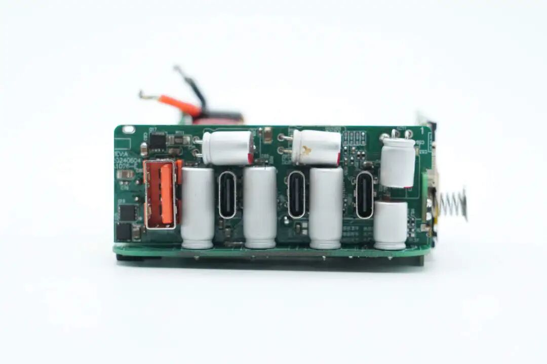 不降功率!智融科技高效率140W3C1A全套 TFT屏显方案图4