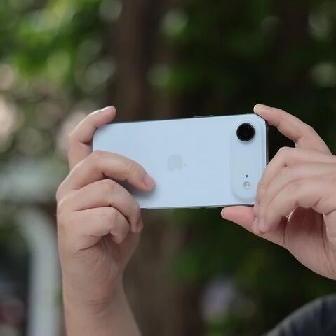 iPhone Air销量不及预期，曝产能将缩减80％/卢伟冰：小米国内高端主要抢苹果用户/三星将推出AI眼镜