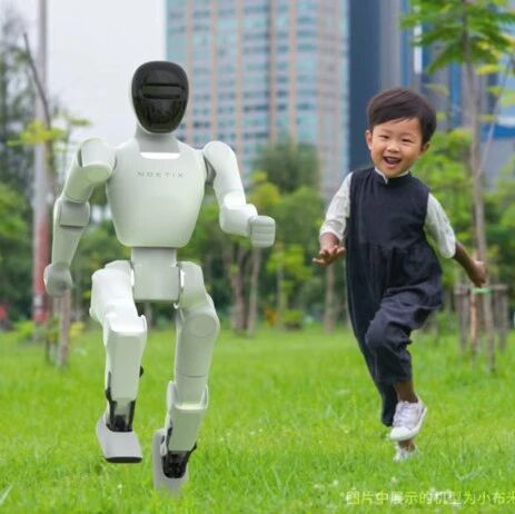 只要9998元，松延动力发布机器人“小孩哥”新品