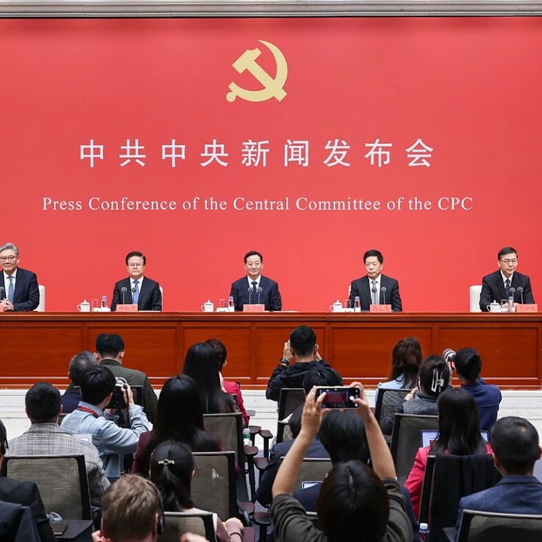 中共中央再提低空经济!“十五五”规划建议:加快航空航天、低空经济等战略性新兴产业集群发展!未来10年将再造一个中国高技术产业
