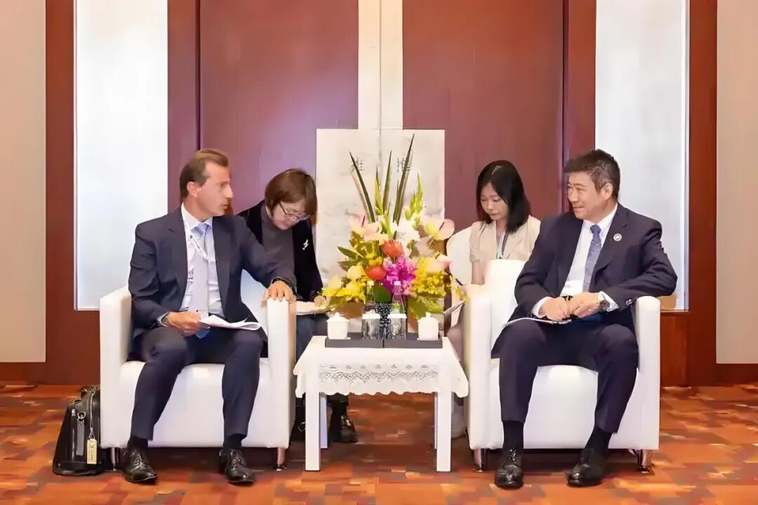 中国民用航空局局长宋志勇会见空客首席执行官傅里图1