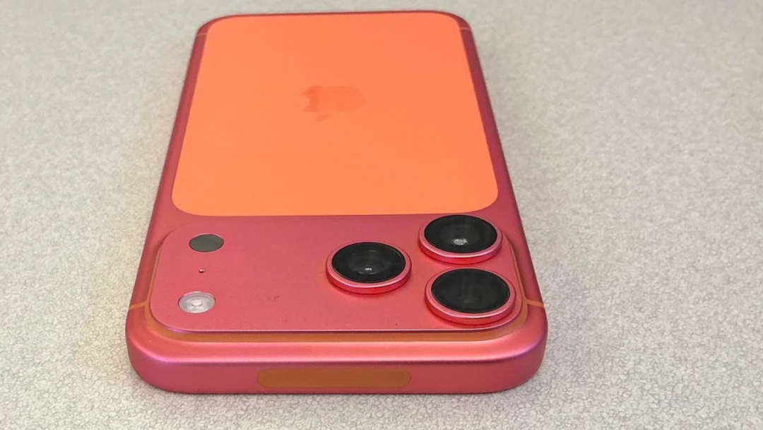 null 极少数橙色 iPhone 17 Pro 机身变色被指与生产工艺瑕疵有关图6