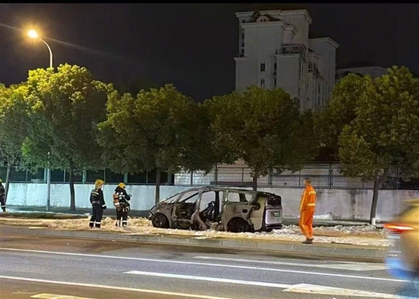 ChatGPT 上线「公司知识库」;Optimus 机器人因「手」再次延期;理想回应 MEGA 起火事件 | 极客早知道图7