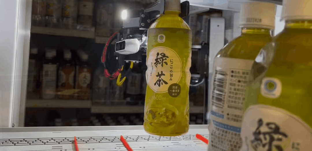 离谱!日本便利店机器人,背后是菲律宾工人在远程操控图1